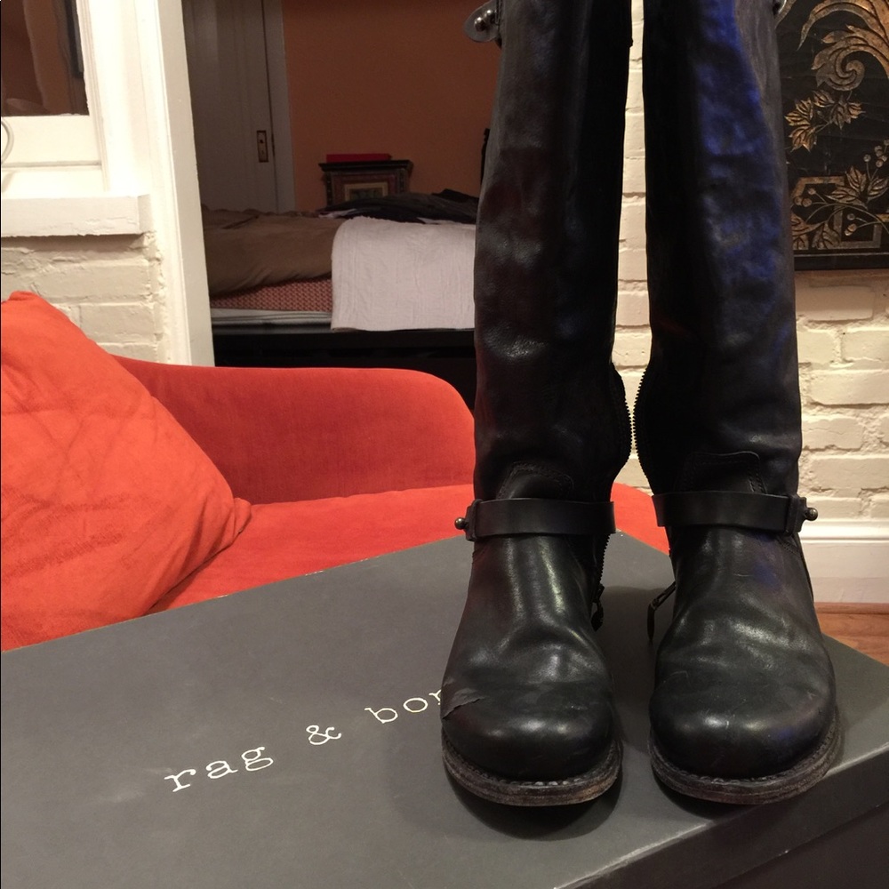 Knee high Moro boot